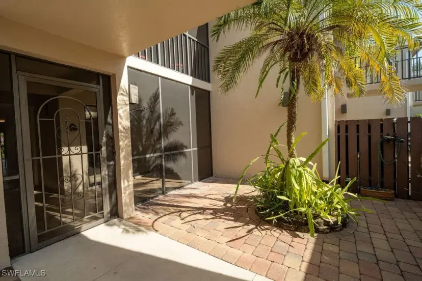 Picture of 15450 Cedarwood Ln 101, Naples FL 34110