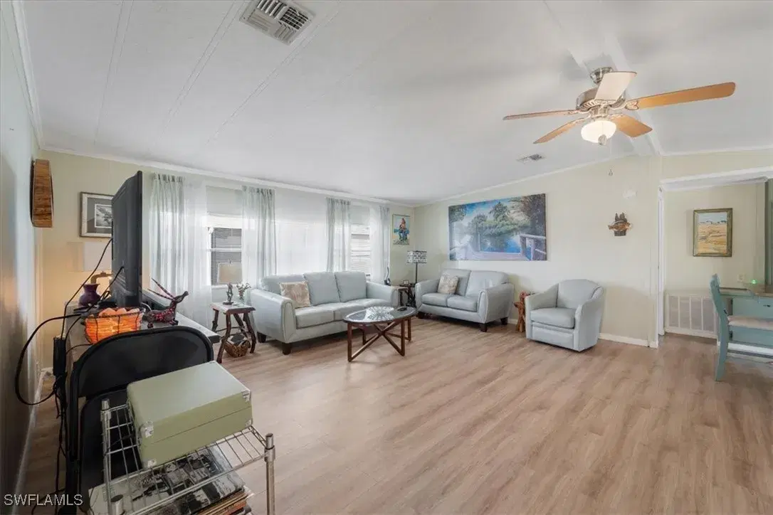 Picture of 10 Lake Diane Dr, Naples, FL 34114