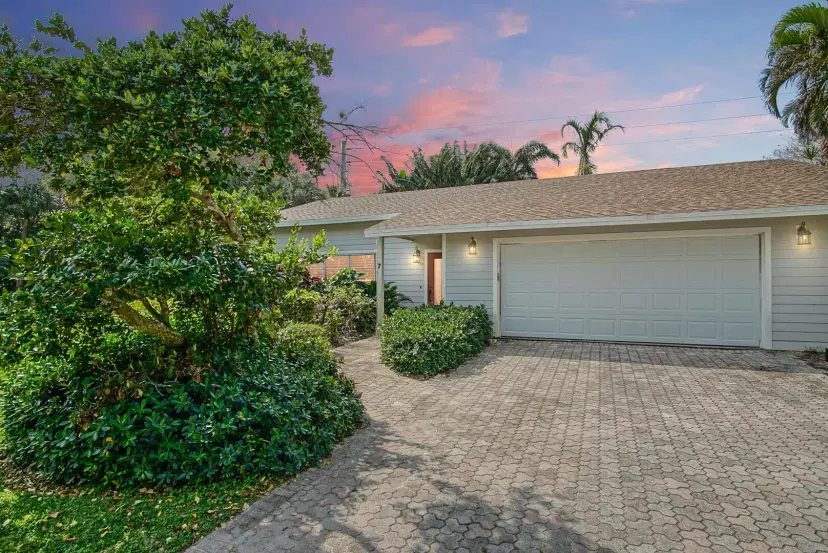 Picture of 7 Perriwinkle Circle, Sewalls Point FL 34996