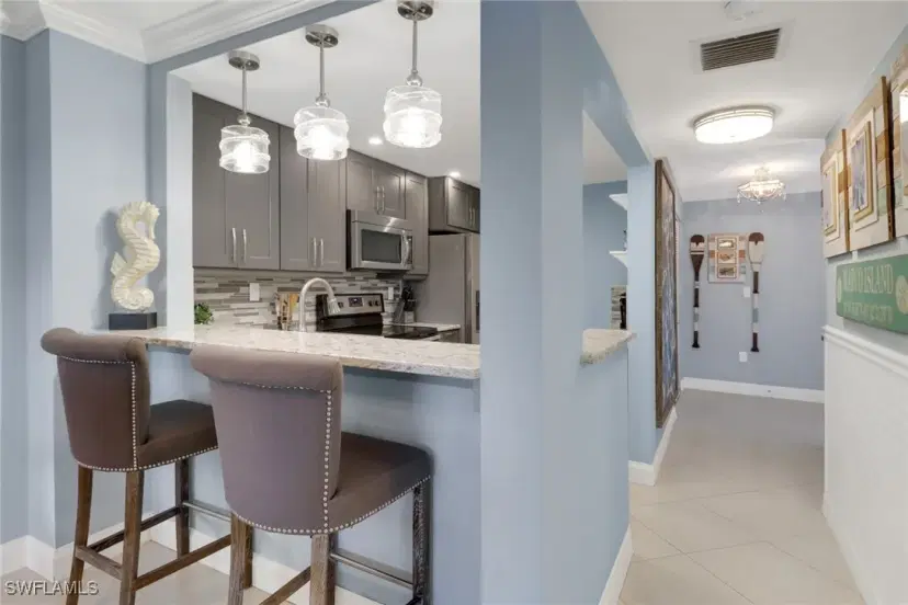 Picture of 651 Seaview Ct B101, Marco Island FL 34145