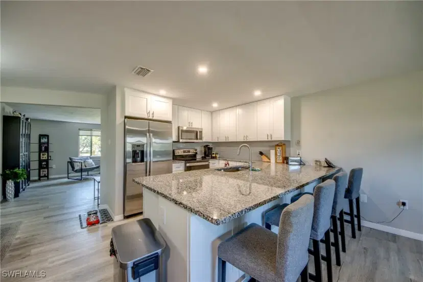 Picture of 952 Ione Dr, Fort Myers FL 33919