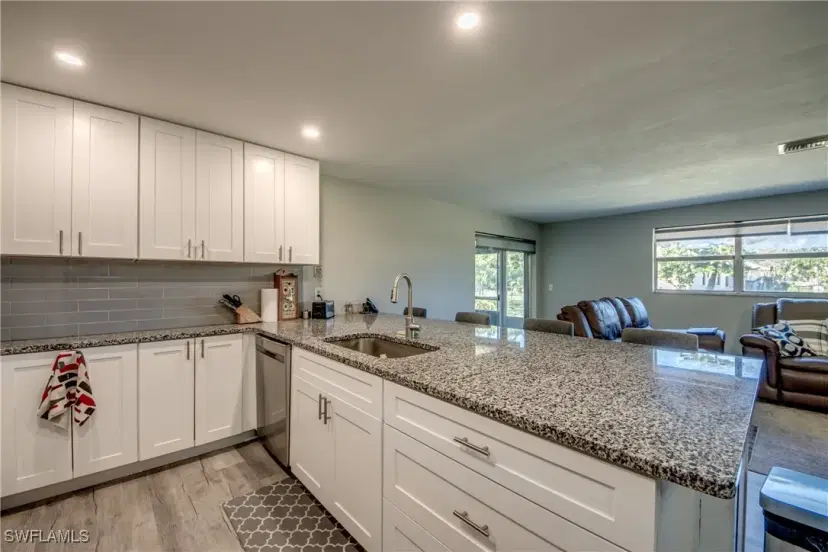 Picture of 952 Ione Dr, Fort Myers FL 33919