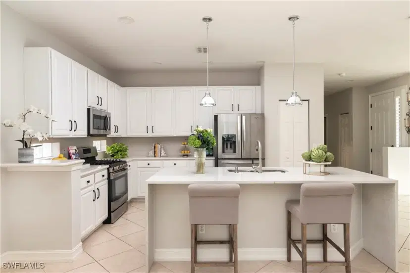 Picture of 1920 Tarpon Bay Dr N 105, Naples FL 34119