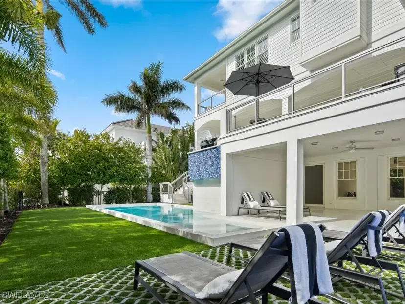 Picture of 140 3Rd Ave S, Naples FL 34102