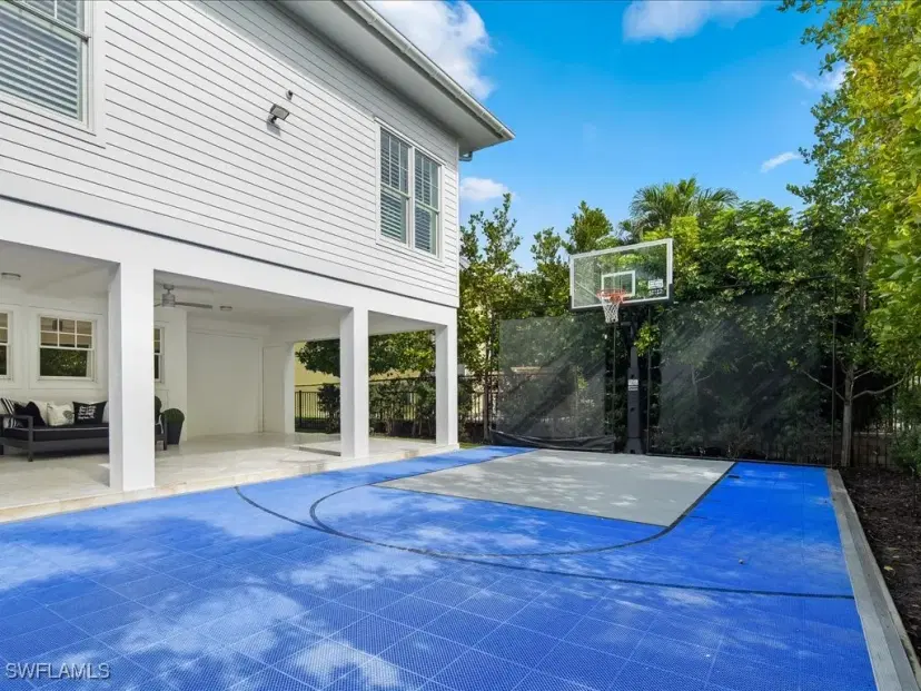 Picture of 140 3Rd Ave S, Naples FL 34102