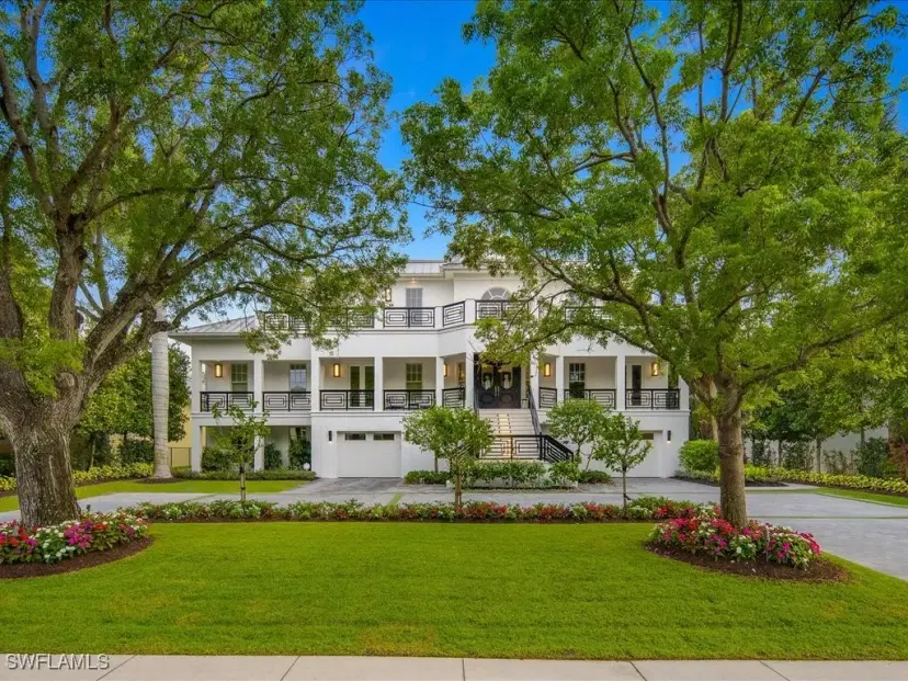 Picture of 140 3Rd Ave S, Naples FL 34102