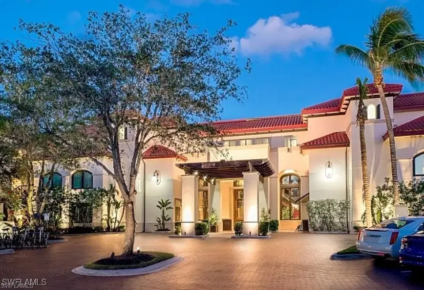 Picture of 221 9Th St S 208, Naples FL 34102