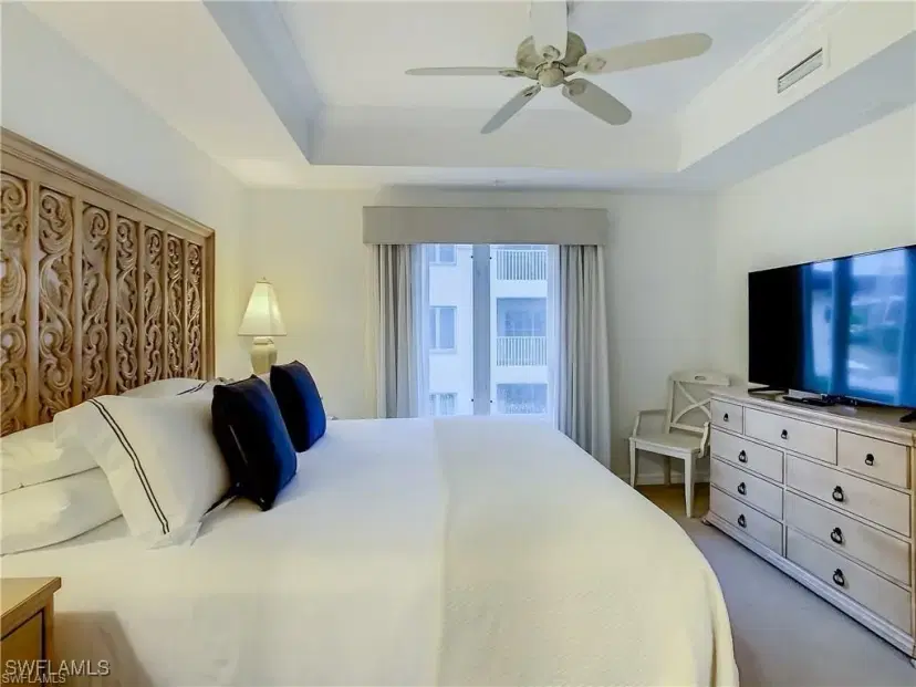 Picture of 221 9Th St S 208, Naples FL 34102