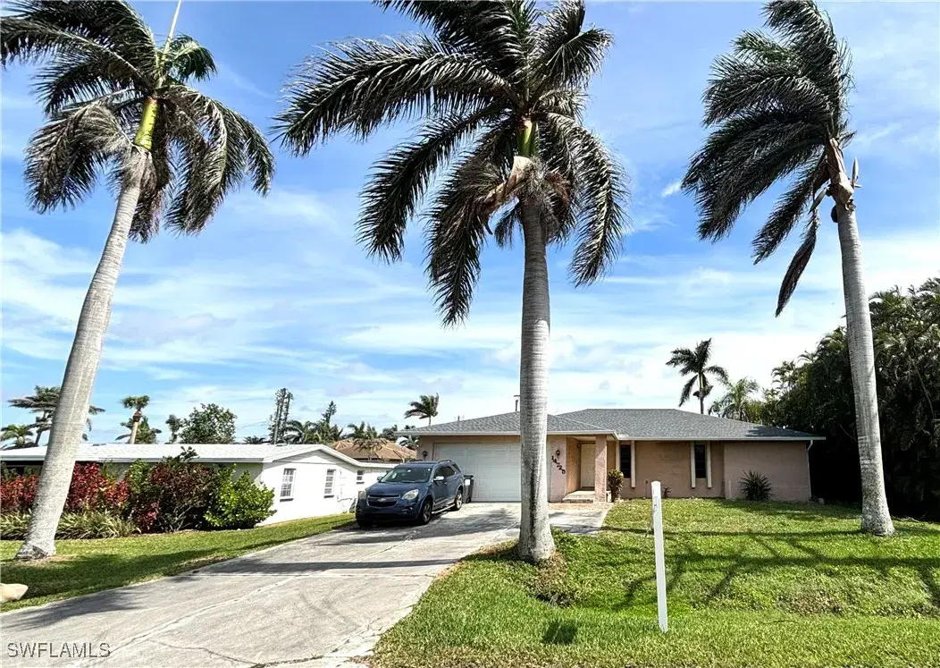 Picture of 14725 Kimberly Ln, Fort Myers, FL 33908