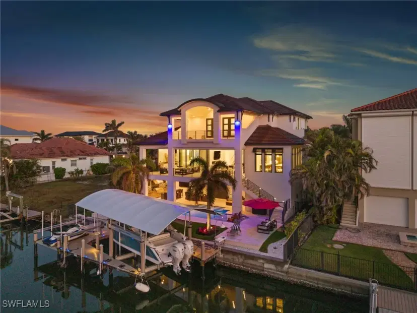 Picture of 380 Trade Winds Ave, Naples FL 34108