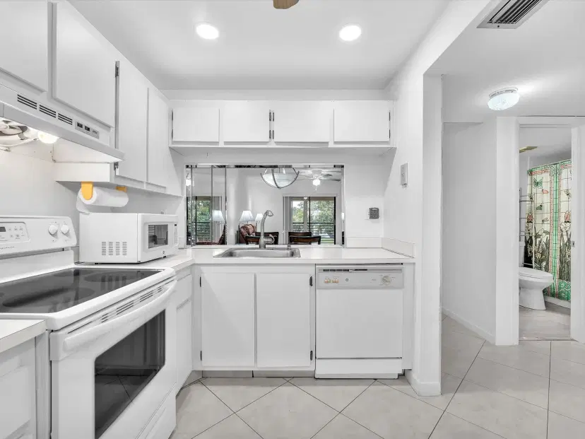 Picture of 10405 Sunrise Lakes Blvd 304, Sunrise FL 33322