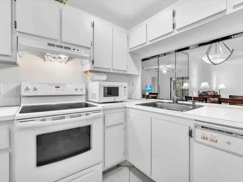 Picture of 10405 Sunrise Lakes Blvd 304, Sunrise FL 33322