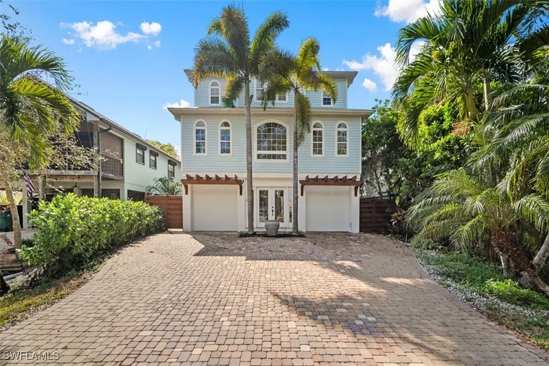 Picture of 730 Pan Am Ave, Naples, FL 34110