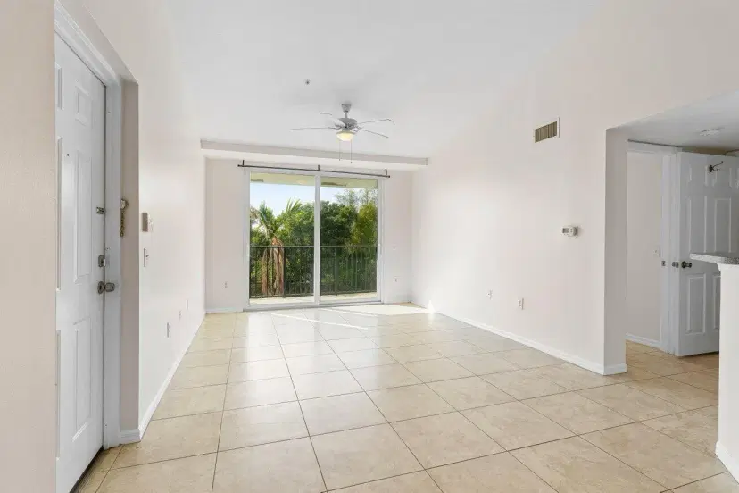 Picture of 921 Villa Circle, Boynton Beach FL 33435