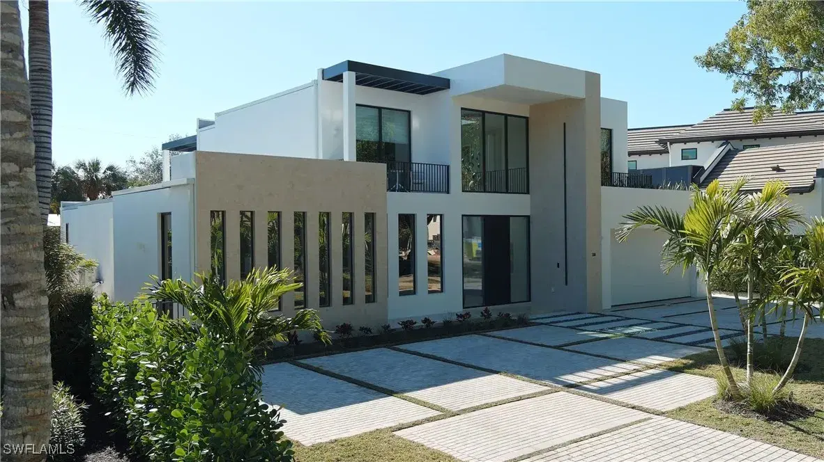 Picture of 590 6Th Ave N, Naples, FL 34102