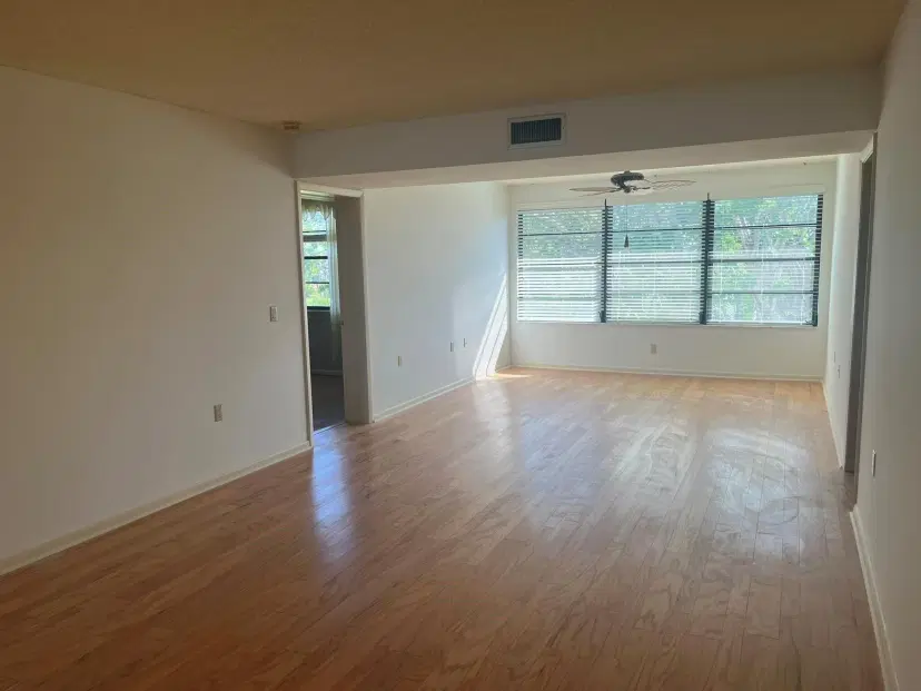 Picture of 6073 Balboa Circle 405, Boca Raton FL 33433