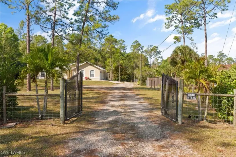 Picture of 521 Everglades Blvd S, Naples FL 34117