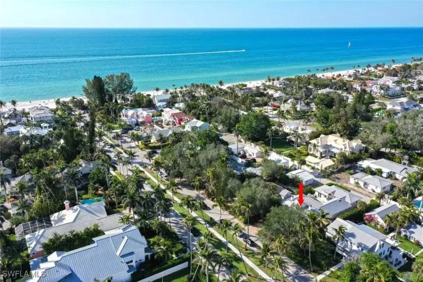 Picture of 165 Broad Ave S, Naples FL 34102
