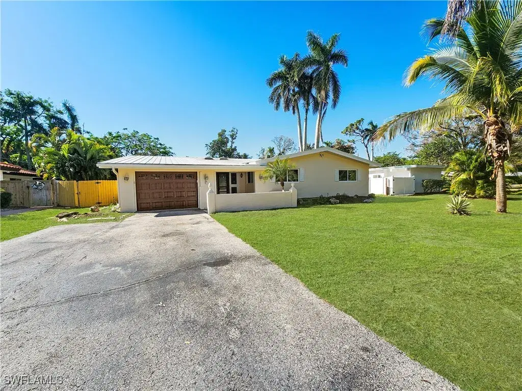 Picture of 1348 Woodmere Ln, Fort Myers, FL 33919