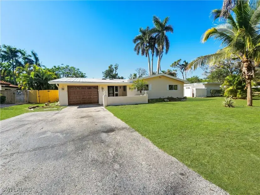 Picture of 1348 Woodmere Ln, Fort Myers FL 33919