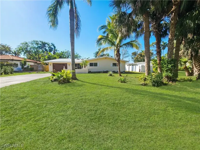 Picture of 1348 Woodmere Ln, Fort Myers FL 33919