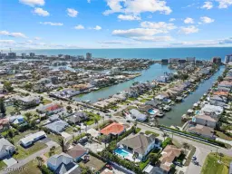 Picture of 10602 Vanderbilt Dr, Naples, FL 34108