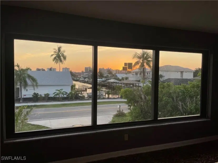 Picture of 10602 Vanderbilt Dr, Naples FL 34108