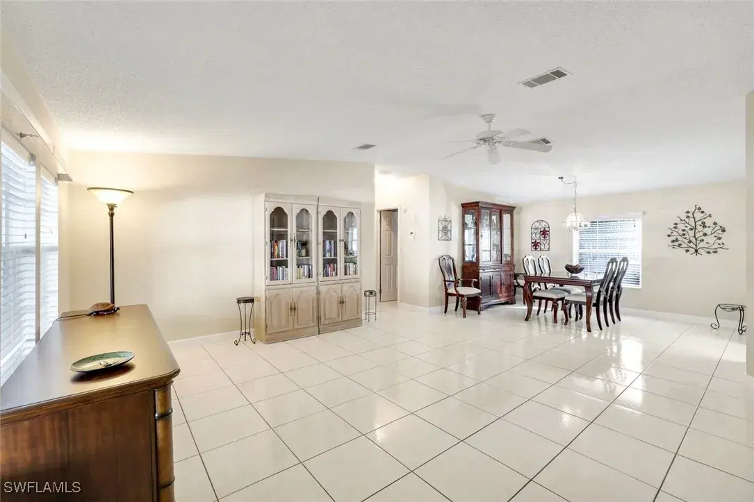 Picture of 255 Riverwood Rd, Naples, FL 34114