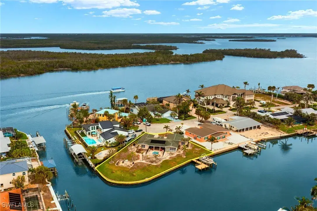 Picture of 675 Randy Ln, Fort Myers Beach, FL 33931
