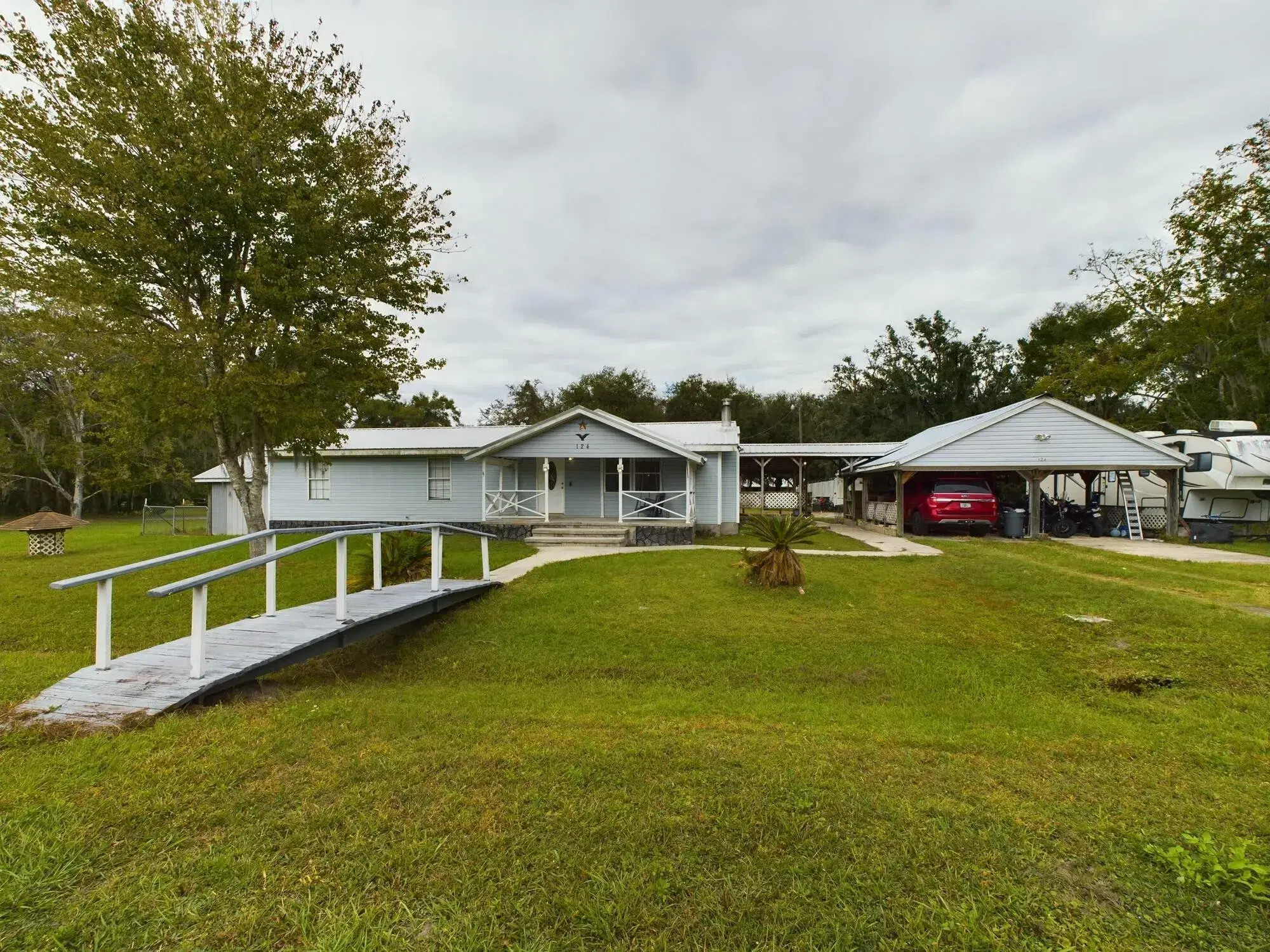 Picture of 124 E Grandview Drive, East Palatka, FL 32131