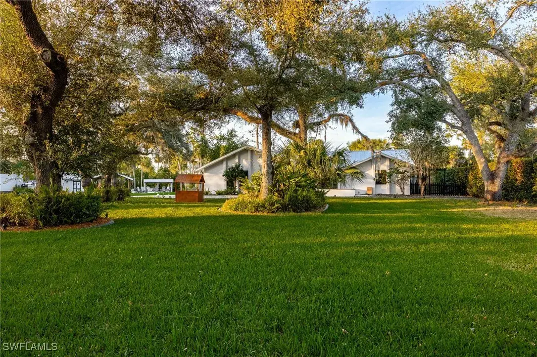 Picture of 15630 Roberts Ln, Fort Myers, FL 33908