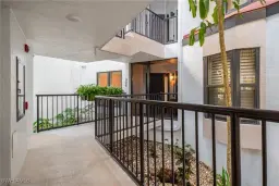 Picture of 304 La Peninsula Blvd 304, Naples, FL 34113