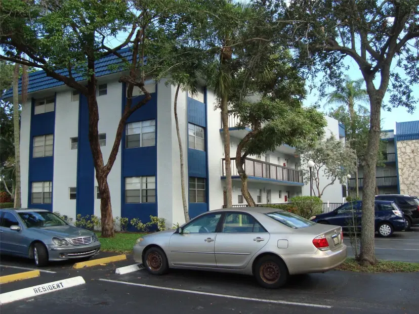 Picture of 3080 Holiday Springs Blvd 301, Margate FL 33063