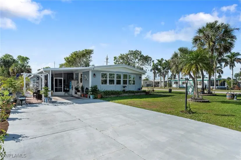 Picture of 190 Grassy Key Ln 31, Naples FL 34114