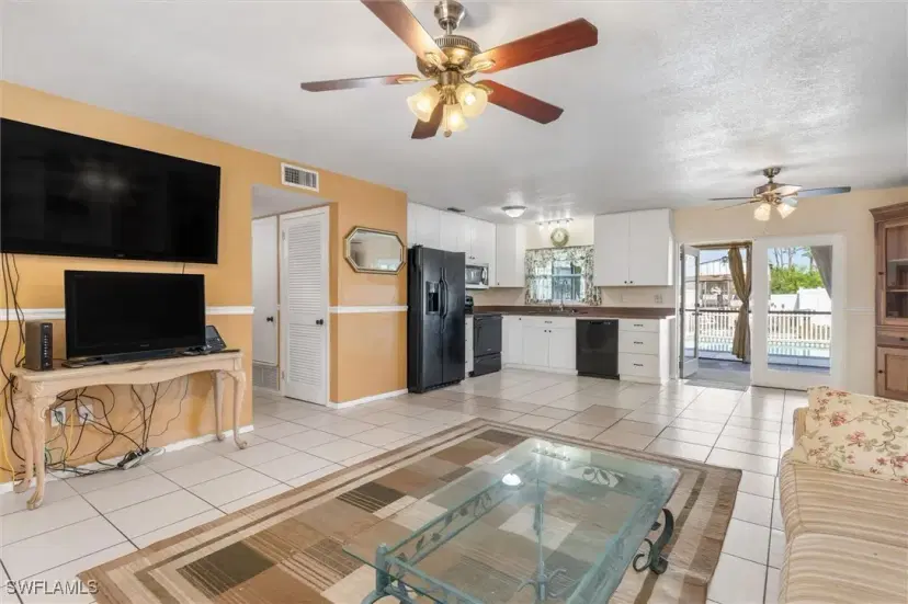 Picture of 530 Lakemont Ave Nw, Port Charlotte FL 33952