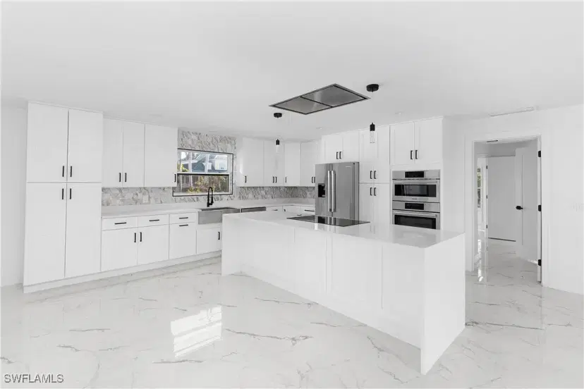 Picture of 580 Inlet Dr, Marco Island FL 34145