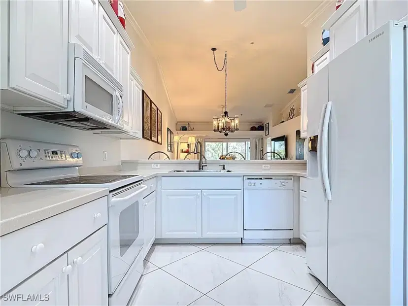 Picture of 10401 Mcarthur Palm Ln 2525, Fort Myers FL 33966
