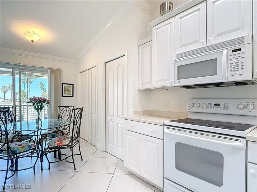 Picture of 10401 Mcarthur Palm Ln 2525, Fort Myers FL 33966