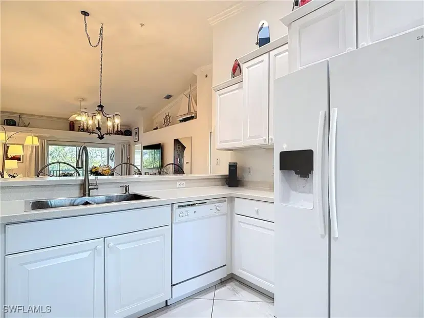 Picture of 10401 Mcarthur Palm Ln 2525, Fort Myers FL 33966