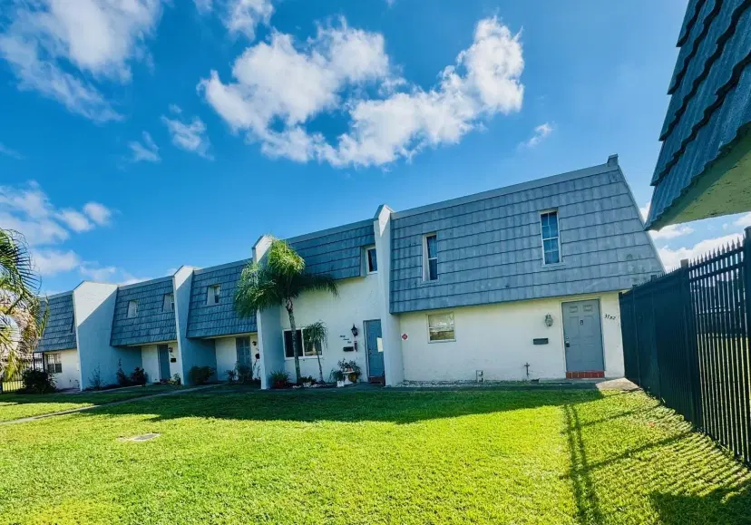 Picture of 3752 NW 21St St 201, Lauderdale Lakes FL 33311