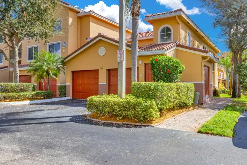 Picture of 400 Scotia Drive 106, Hypoluxo FL 33462