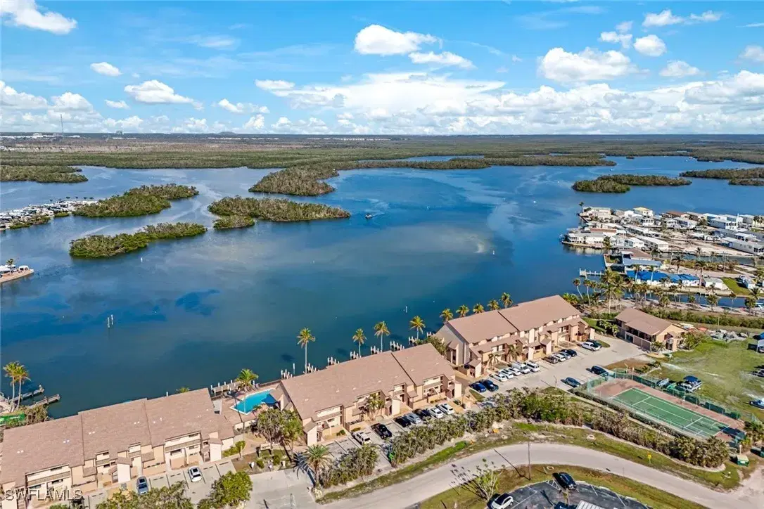 Picture of 896 Buttonwood Dr 107, Fort Myers Beach, FL 33931
