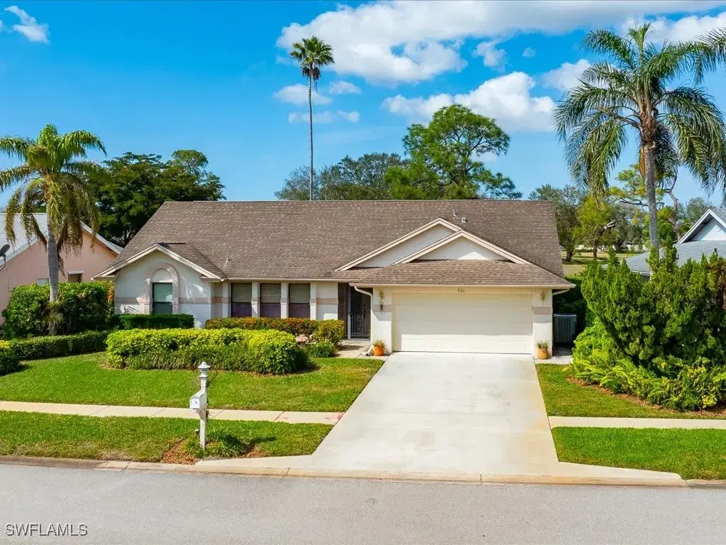 Picture of 221 Marseille Dr, Naples, FL 34112