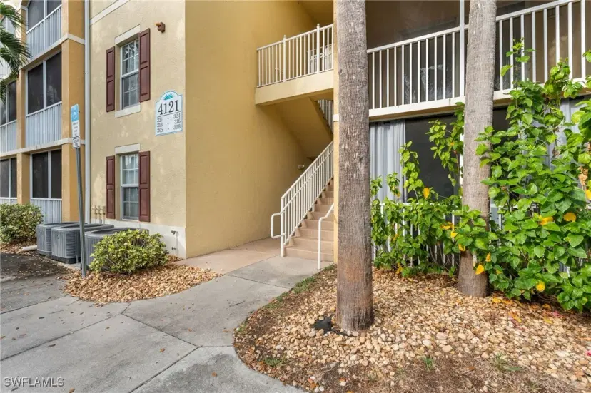 Picture of 4121 Residence Dr 315, Fort Myers FL 33901