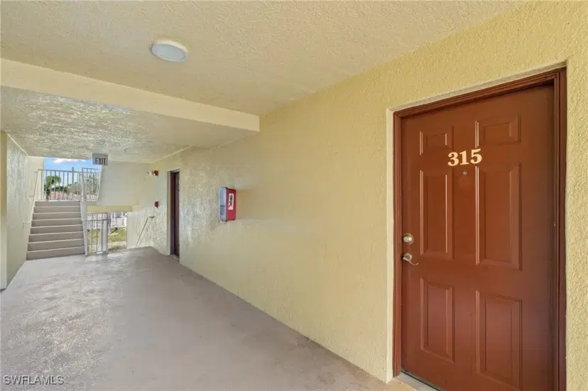 Picture of 4121 Residence Dr 315, Fort Myers FL 33901