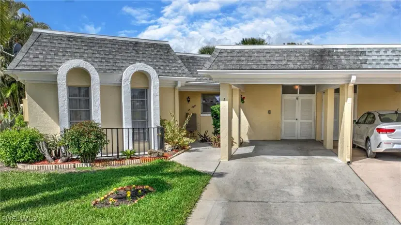Picture of 8 Park Lane Cir, Lehigh Acres FL 33936