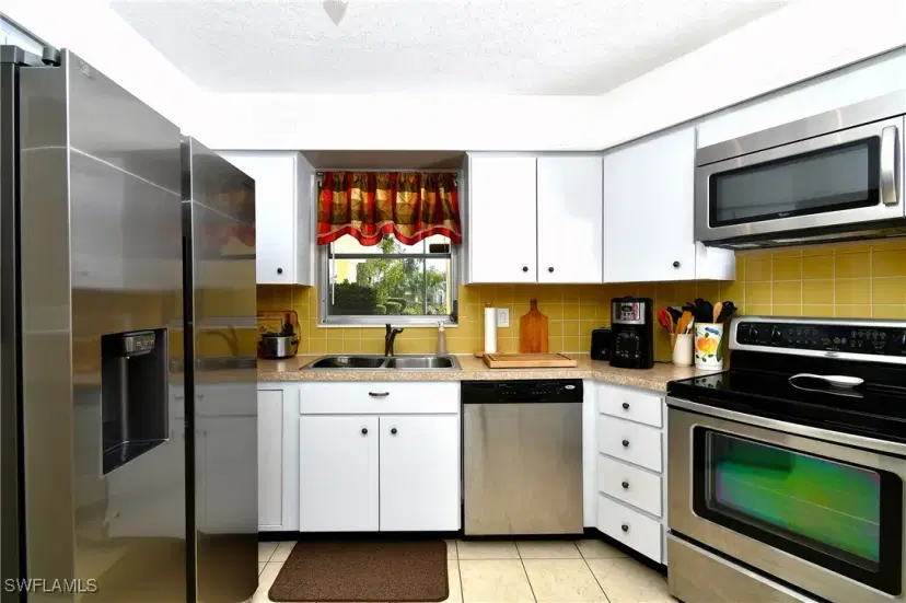 Picture of 8 Park Lane Cir, Lehigh Acres FL 33936