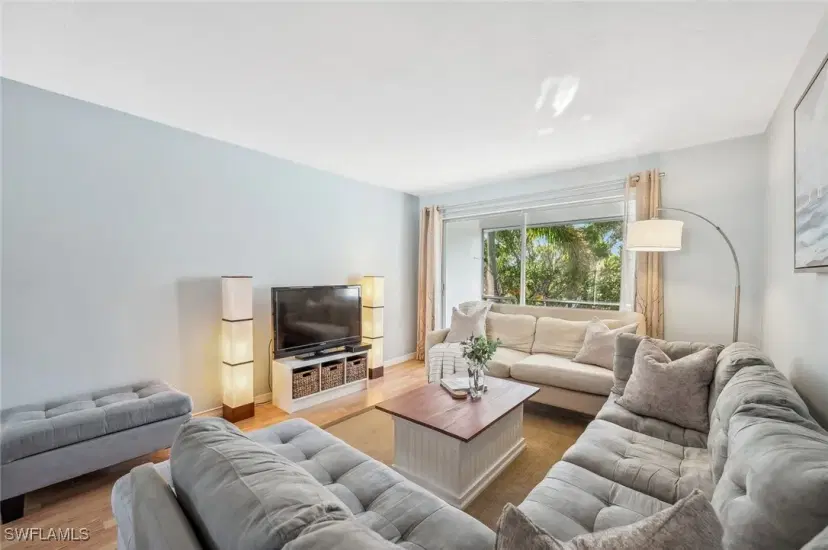 Picture of 72 7Th St S 305, Naples FL 34102