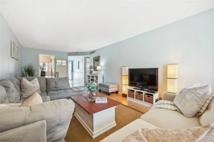 Picture of 72 7Th St S 305, Naples FL 34102