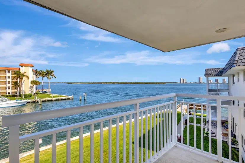 Picture of 111 Shore Court 314, North Palm Beach FL 33408